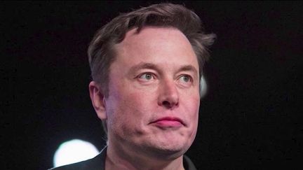 Lundi 25 avril, l'entrepreneur américain Elon Musk a racheté le réseau social Twitter. Il souhaite libérer la parole de ses 217 millions d'utilisateurs. Mais à quel prix ?&nbsp; (FRANCE 2)