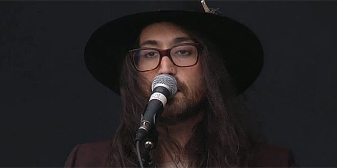 Sean Lennon sur scène avec The Ghost of a Saber Tooth Tiger
 (Culturebox)