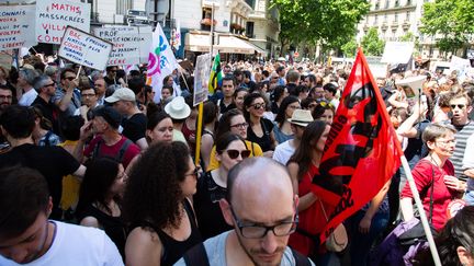 Des professeurs en grève lors du premier jour des épreuves du baccalauréat, le 17 juin 2019, à Paris. (HERMANN CLICK  / HANS LUCAS)