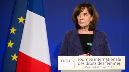 Laurence Rossignol, alors ministre des Familles, lors d'un meeting à l'occasion de la Journée internationale des droits des femmes, à Paris, le 8 mars 2017. (ETIENNE LAURENT / EPA POOL)