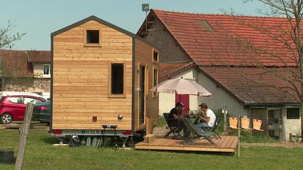 Une Tiny house d'AgriVillage installée dans l'Allier. (CAPTURE D'ÉCRAN FRANCE 3)