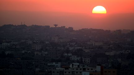 La "super Lune" vue depuis Gaza (Palestine), le 10 ao&ucirc;t 2014. (APA IMAGES / SIPA)