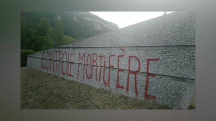 Tags sur le Mémorial de la résistance d'Espenel (Drôme).&nbsp; (GENDARMERIE NATIONALE)