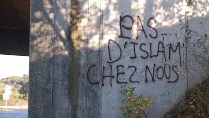 Un tag islamophobe &agrave; Guingamp (C&ocirc;tes-d'Armor), le 9 novembre 2009. ( MAXPPP)