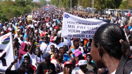 D'importantes manifestations ont eu lieu le 16 décembre 2019 à Banjul, la capitale gambienne, pour demander le départ du président Adama Barrow, conformément à ses engagements. (ROMAIN CHANSON / AFP)