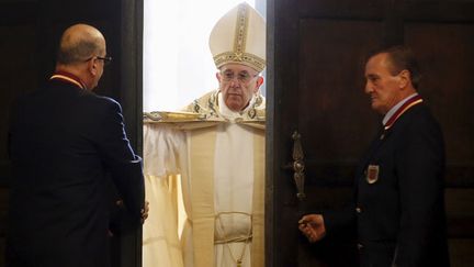 &nbsp; (Le pape François a lancé mardi le jubilé de la Miséricorde en ouvrant la porte sainte de la basilique Saint-Pierre © Reuters / Alessandro Bianchi)