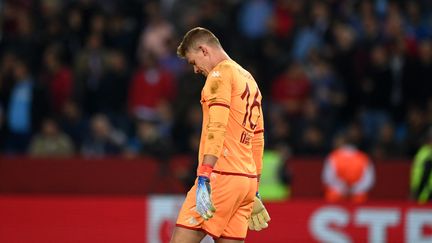 Le gardien monégasque Alexander Nübel déçu par la prestation de l'ASM contre Trabzonspor, le 13 octobre 2022. (OZAN KOSE / AFP)