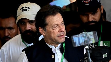 Imran Khan, ancien Premier ministre pakistanais, quitte la Court suprême du Pakistan, à Islamabad, le 26 juillet 2023. (AAMIR QURESHI / AFP)