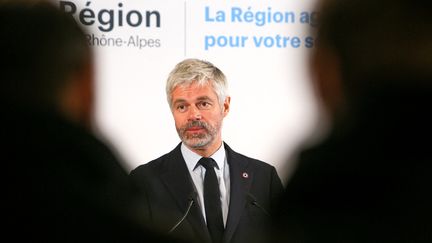 Le président LR de la région Auvergne-Rhône-Alpes, Laurent Wauquiez, lors d'une conférence de presse à Lyon, le 12 décembre 2022. (NICOLAS GUYONNET / HANS LUCAS / AFP)