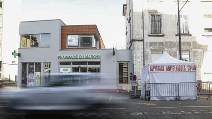 Une tente de dépistage du Covid-19 à Mulhouse (Haut-Rhin), le 13 octobre 2021. (MAXPPP)