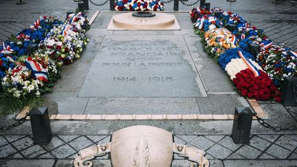 La&nbsp;tombe du Soldat inconnnu, place de l'Etoile, à Paris, le 8 mai 2019. (DENIS MEYER / HANS LUCAS)