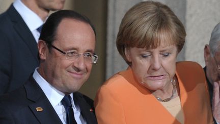 Fran&ccedil;ois Hollande et Angela Merkel, le 20 mai 2012, &agrave; Chicago (Etats-Unis), pour le sommet de l'Otan. (MANDEL NGAN / AFP)