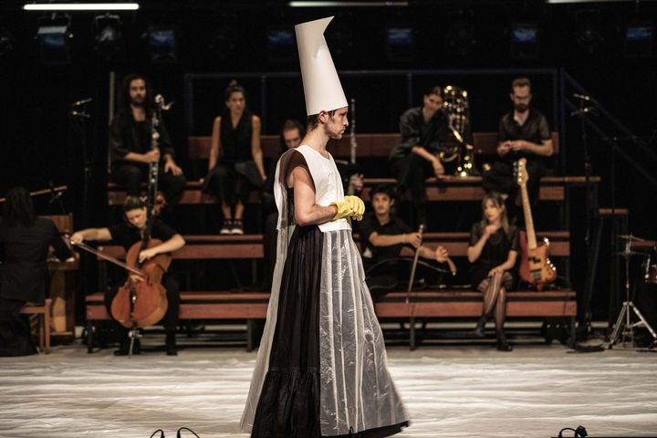 Youssouf Abi-Ayad dans "Stabat Mater" aux Bouffes du Nord. (JEAN-LOUIS FERNANDEZ)