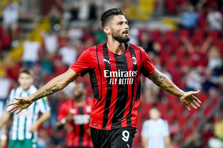 Olivier Giroud, buteur contre le Panathinaïkos lors d'un match de pré-saison avec l'AC Milan, le 14 août 2021. (ETTORE GRIFFONI / DPPI via AFP)