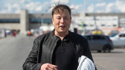 Le milliardaire sud-africain Elon Musk lors de la visite de l'usine Tesla à Grünheide, en Allemagne, le 17 mai 2021. (PICTURE ALLIANCE / GETTY IMAGES NORTH AMERICA / AFP)