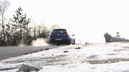 Plusieurs départements sont en alerte neige et verglas, mardi 16 janvier. Des pluies verglaçantes sont attendues. (France 2)