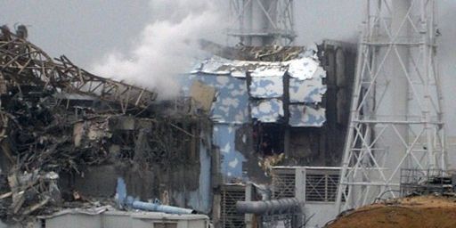 Les dommages aux réacteurs 3 et 4 de la centrale de Fukushima, le 16 mars 2011. (AFP/TEPCO)