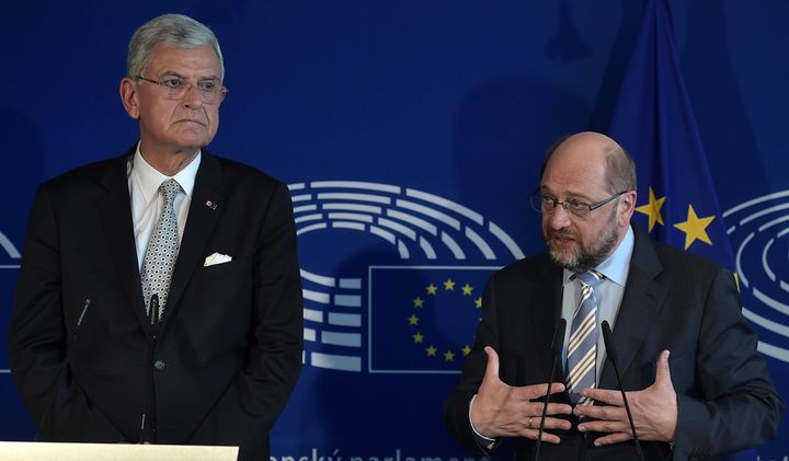 Rencontre à Strasbourg entre le ministre turc des Affaires étrangères et le président du Parlement européen le 11 mai 2016. (AFP/ Patrick herzog)