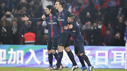 Zlatan Ibrahimovic, Marco Verratti, et Edinson Roberto Paulo Cavani Gomez, trois joueurs du PSG, le 13 décembre 2015 au Parc des Princes près de Paris. (STEPHANE ALLAMAN / AFP)