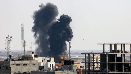 Un tir atteint Rafah, dans le sud de Gaza, le 7 août 2022.&nbsp; (SAID KHATIB / AFP)