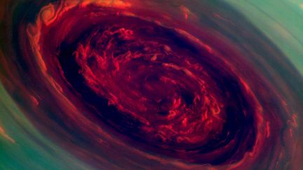 La Nasa a d&eacute;voil&eacute;, le 29 avril 2013, des clich&eacute;s de son vaisseau Cassini ayant captur&eacute; un gigantesque cyclone sur Saturne.&nbsp; (ESPECIAL / NASA / AFP)