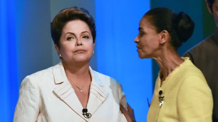 Les candidates &agrave; la pr&eacute;sidentielle br&eacute;silienne Dilma Rousseff (&agrave; g.), actuelle pr&eacute;sidente du pays, et Marina Silva, le 2 octobre 2014 &agrave;&nbsp;Rio de Janeiro (Br&eacute;sil). (YASUYOSHI CHIBA / AFP)