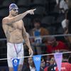 Un dernier podium en ligne de mire ? Florent Manaudou, ici à l'entraînement au bord du bassin de la Paris La Défense Arena, le 27 juillet 2024, vise une quatrième médaille olympique sur 50 m nage libre. (KEMPINAIRE STEPHANE / AFP)