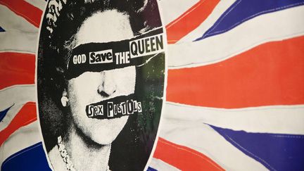 La pochette de "God Save the Queen" des Sex Pistols, réalisée par Jamie Reid. (LNP/REX SHUTTERSTOCK/REX/SIPA / SIPA)