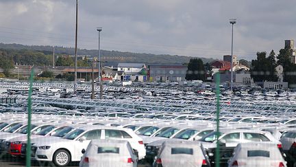 Un parc automobile du constructeur Volkswagen&nbsp;à&nbsp;Villers-Cotterets (Aisne), le 25 septembre 2015. (FRANCOIS NASCIMBENI / AFP)