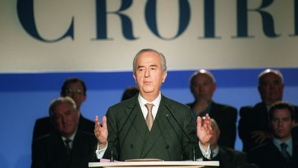 Edouard Balladur lors d'un meeting, le 12 avril 1995 &agrave; Angers, dans le cadre de la campagne &eacute;lectorale. (PASCAL GUYOT / AFP)