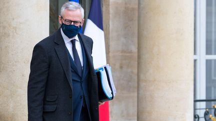 Le ministre de l'Economie, Bruno Le Maire, le 22 décembre 2021 à Paris. (SANDRINE MARTY / HANS LUCAS / AFP)