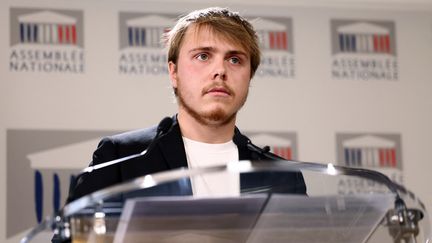 Le député LFI Louis Boyard, lors d'une conférence de presse à Paris, le 14 novembre 2022. (THOMAS SAMSON / AFP)