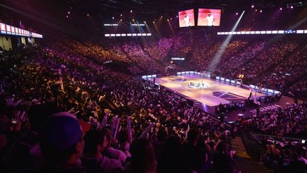 L'Accor Arena de Bercy, qui doit accueillir les phases finales des JO 2024,&nbsp;ici lors du All Star Game LNB, le 29 décembre 2021. (JULIEN DE ROSA / AFP)