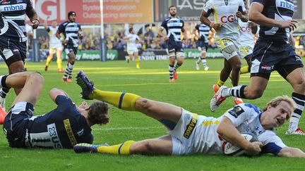 L'arrière de Clermont Nick Abendanon  (THIERRY ZOCCOLAN / AFP)