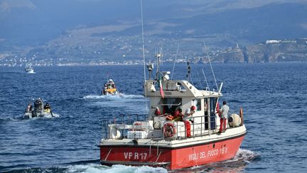 Rescue teams operate off the port of Porticello on August 22, 2024, in Italy. (ALBERTO PIZZOLI / AFP)