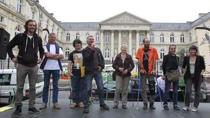  (Les prévenus en juillet après un renvoi de leur procès © MAXPPP)