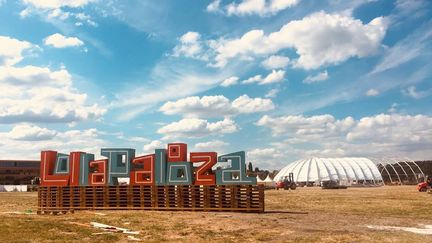 Le festival Lollapalooza investit l'hippodrome de Longchamp pour la deuxième année. (Compte Facebook Lollapalooza Paris)