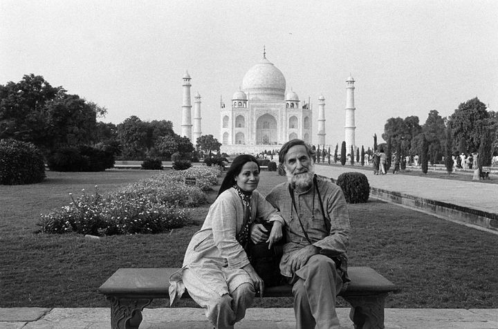 Roland Michaud, photographe français, et son épouse Sabrina à Agra (Inde) en octobre 1993. (GEORGES DUSSAUD / GAMMA-RAPHO / GETTY)