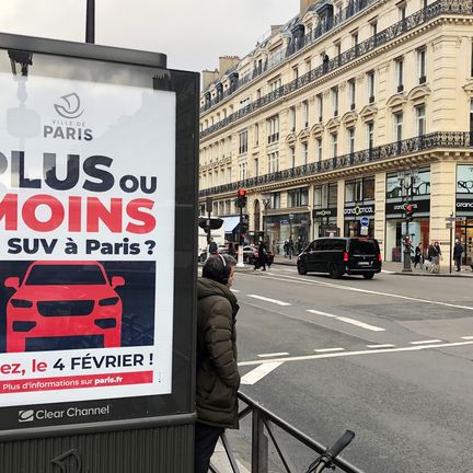 City of Paris notice board on the consultation organized on February 4 (MICHAEL EVERS / DPA)