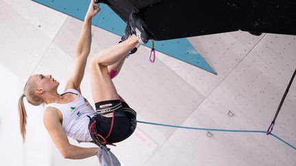 La petite reine de l'escalade, c'est elle. Janja Garnbret a survolé&nbsp;les Championnats européens. La Slovène s'est parée d'or sur les trois épreuves que compte l'escalade, comme ici, sur la&nbsp;difficulté, le 13 août 2022.&nbsp;La grimpeuse de 23 ans est également devenue championne d'Europe de&nbsp;bloc et de combiné. (SVEN HOPPE / AFP)