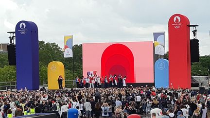 L'équipe de France olympique de retour des Jeux de Tokyo 2021, au Trocadéro à Paris. (FABRICE RIGOBERT / RADIO FRANCE)