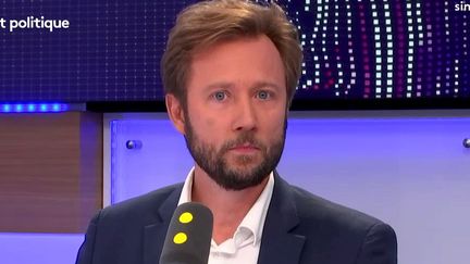 Le député Nouvelle gauche des Landes Boris Vallaud était l'invité de Tout est politique, lundi 30 octobre sur franceinfo. (FRANCEINFO / RADIOFRANCE)