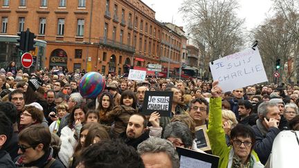 &nbsp; (Plus de 50 000 personnes ont défilé à Toulouse en hommage aux victimes des attentats. © Radio France / Stéphane Iglesis)