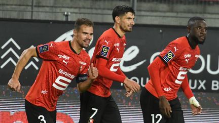 Les Rennais célèbrent le 3e but de la saison de Da Silva (JEAN-FRANCOIS MONIER / AFP)