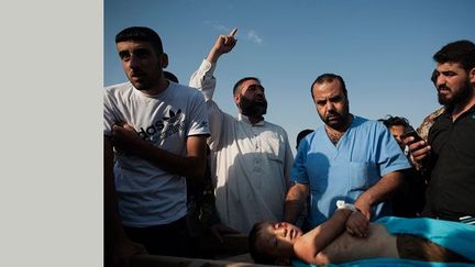 Un garçon de cinq ans est tué par un tireur isolé à al-Qusayr, ville proche de la frontière libanaise et bastion de la résistance syrienne, le 21 juin 2012.

Des postes de soins clandestins sont mis en place pour venir en aide aux blessés civils et aux insurgés de l'Armée syrienne libre.

La Syrie est le premier conflit que couvre le photographe italien, Giulio Piscitelli. (Giulio Piscitelli)