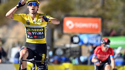 Primoz Roglic célèbre sa victoire d'étape, la troisième déjà sur ce Paris-Nice. (POOL VINCENT KALUT / BELGA MAG)