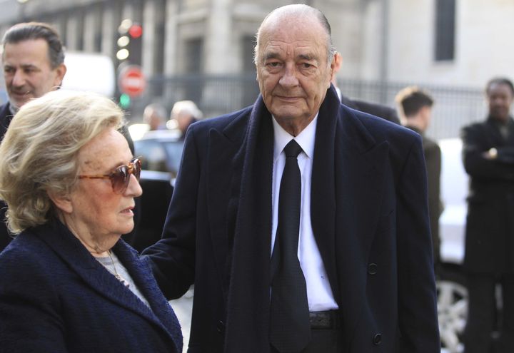 Jacques Chirac et son &eacute;pouse Bernadette, lors des fun&eacute;railles de Maurice Ulrich, le 20 novembre 2012 &agrave; Paris. (BERNARD BISSON / SIPA)