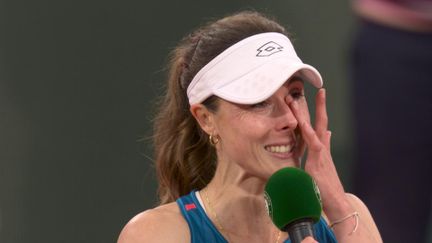 Battue par Qinwen Zheng, Alizé Cornet a disputé le dernier match de sa carrière à Roland-Garros. La Française a donné une interview les larmes aux yeux, en profitant pour remercier tous ceux qui l'ont accompagné durant sa carrière.