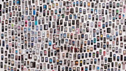 Mobile Phone (2012)
 (Liu Bolin)