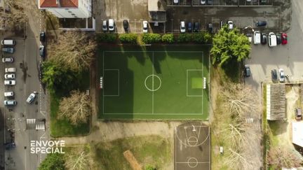 Envoyé spécial. Les terrains de foot synthétiques, une fausse bonne idée ?